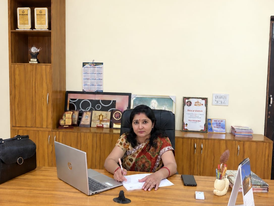 Smt. Pushpa Tak, Principal